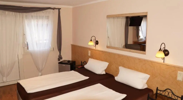Трёхместный номер Standard Hotel Boos