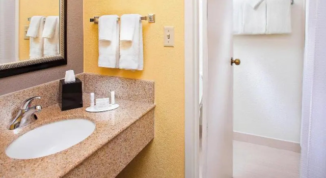 Четырёхместный номер Standard Courtyard Miami Airport West Doral
