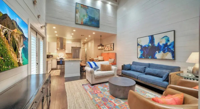 Sleeps 27 3 Homes Near the Beach, Pools, Dining & Entertainment by Avantstay