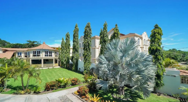 Люкс Mandela Court Suites Grenada