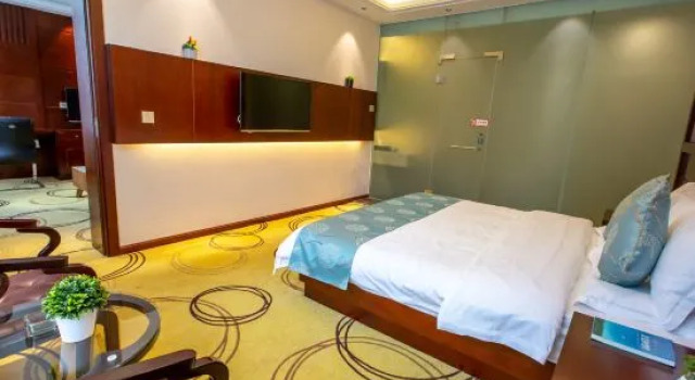 Люкс Homeinn Selected Hotel (Kunming Dianchi Road)
