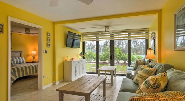 Апартаменты с 2 комнатами Cheery Condo With Pool Access: 3 Miles to Beach!