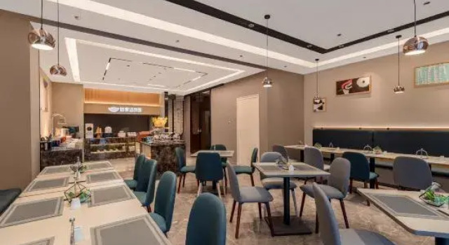 Home Inn (Changzhi Wuxiang Eighth Route Army Taihang Memorial Hall Branch), Prenota Hotel Hotel a Shanxi con parcheggio, Parcheggio