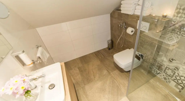 Четырёхместный номер Comfort Garni hotel Castle Bridge