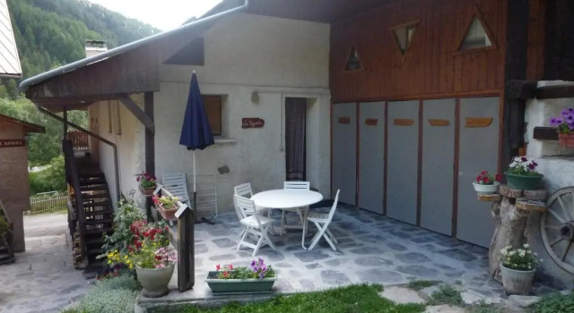 Апартаменты LE MYOSOTIS bel appartement dans vieille ferme de montagne rénovée