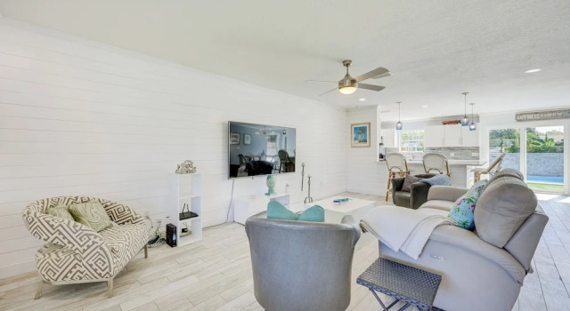 Coastal Home w/ Heated Pool: Mins to Beach & Mayo!, Забронировать Отель Джексонвилл-Бич Jacksonville Coast, рядом с Заповедник Крадл-Крик