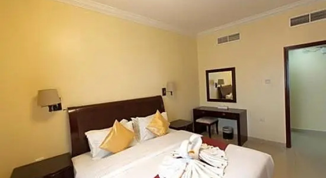 Люкс с 2 комнатами Crown Palace Hotel