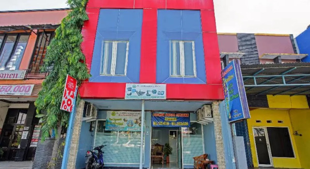 OYO 90370 Habibie Homestay Syariah, Book Hotel Hotels in Sedati with Parking, Parking