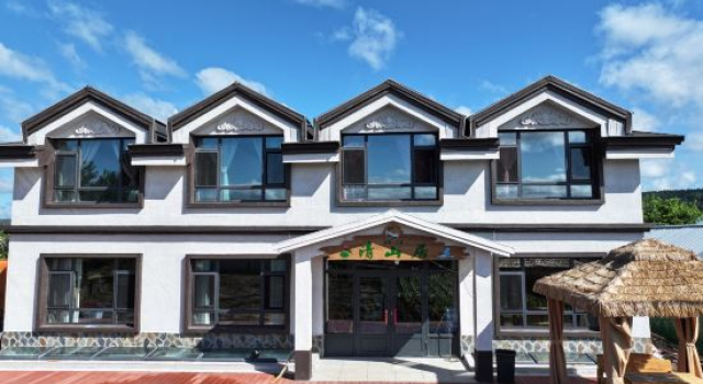 Qingshanju Snowman Wooden House, Rezerwuj Hotel Hotele w Mohe z parkingiem, Parking