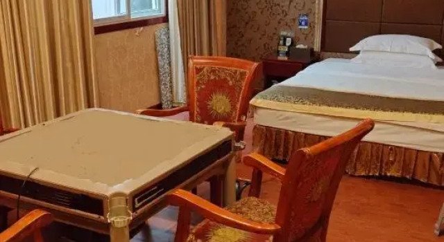 Tongjiang Xiangrui Hotel, Rezerwuj Hotel Hotele w Bazhong z parkingiem, Parking