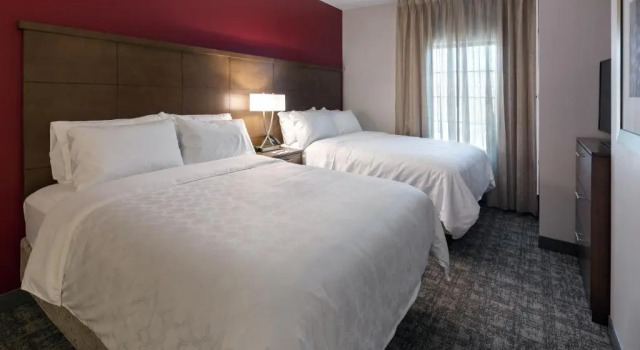 Четырёхместный люкс с 2 комнатами Staybridge Suites - Phoenix - Biltmore Area by IHG