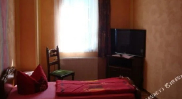 Hotel zum Hirsch, Book Hotel Hotels in Garz with Parking, Parking
