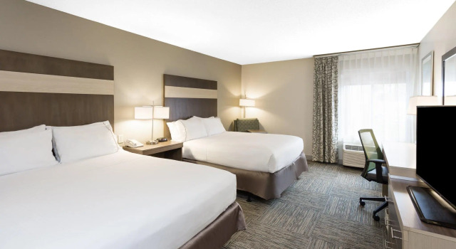 Четырёхместный номер Standard Holiday Inn Express Princeton/I-77 by IHG