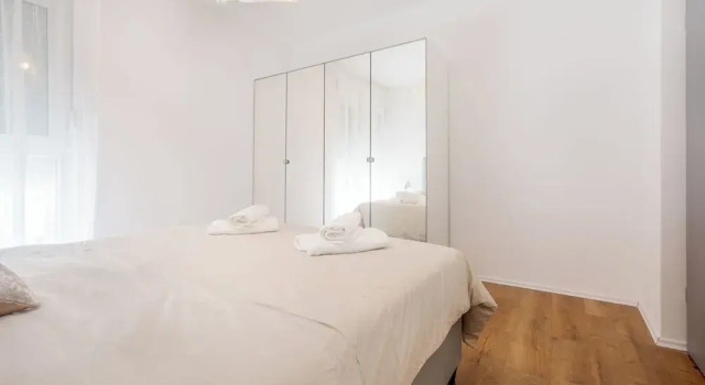Modern apt With Balcony, 12 min Walk to the Beach, Prenota Appartamento Hotel a Croatian Islands con parcheggio, Parcheggio