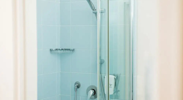 Четырёхместный номер Standard с балконом Unique Hotel