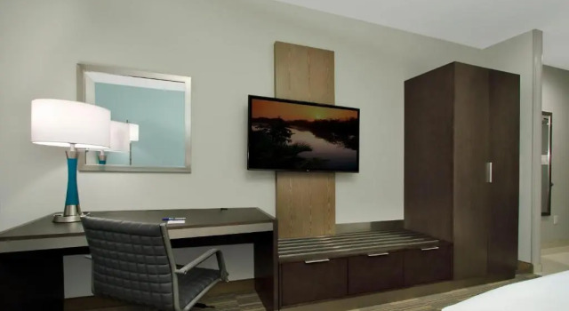 Номер Standard Holiday Inn Express & Suites - Lake Charles South Casino Area by IHG