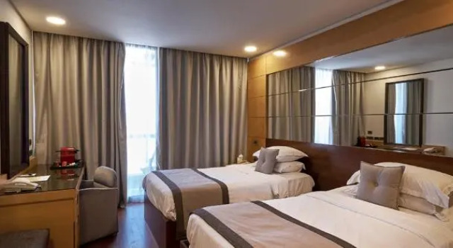 Двухместный номер Classic с балконом и с красивым видом из окна Coral Beach Hotel And Resort Beirut