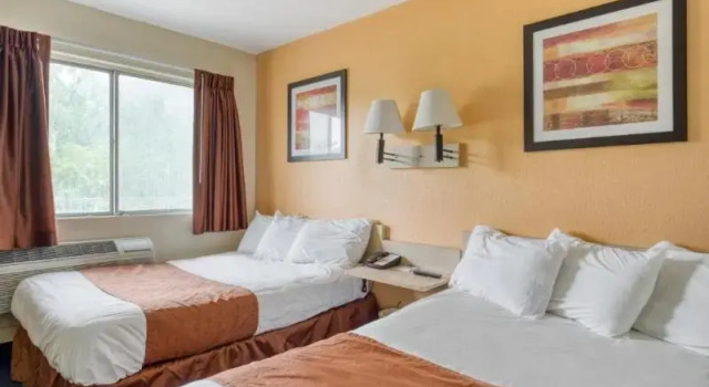 Номер Standard Days Inn by Wyndham New Philadelphia