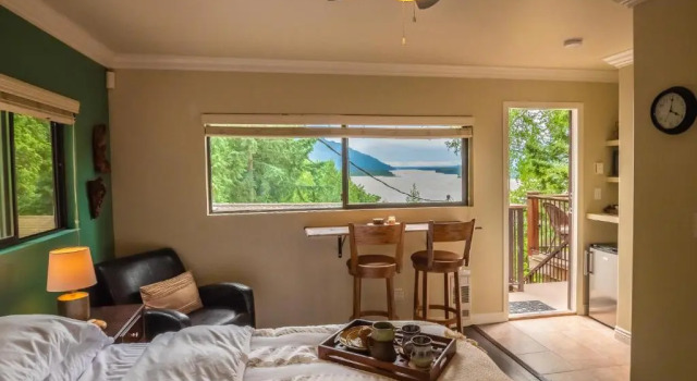 Номер Standard с видом на реку The Fraser Rivers Edge B&B Lodge