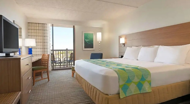 Номер Standard с видом на залив DoubleTree by Hilton Corpus Christi Beachfront
