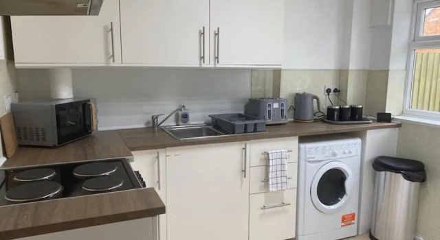 Коттедж Birmingham - 4BR - Sleeps 9 - Parking - Garden