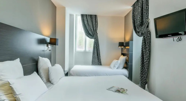Трёхместный номер Standard Logis Hôtel & Restaurant La Villa Bleue