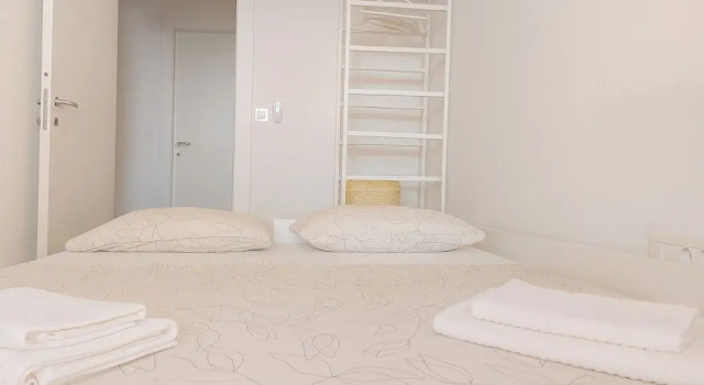 Mika's 2-Bedroom Seaview Flat & Parking, Prenota Appartamento Splitska 