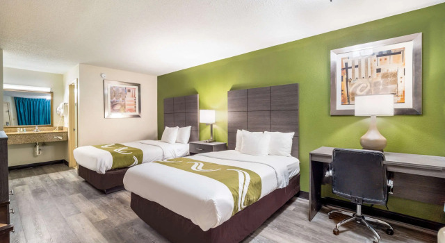 Четырёхместный номер Standard Quality Inn Columbia Airport