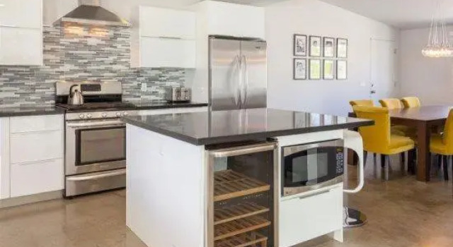 Desert Chill 5 Bedrooms 4 Bathrooms Home, Забронировать Отель Отели Палм-Спрингса 3 звезды, рядом с Palm Springs Mall Shopping Center, 3*