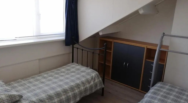 Коттедж с 3 комнатами Woning Emmastraat