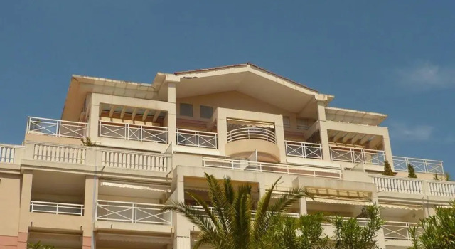 Charmant 2P Vue Mer face au Port de Golfe Juan, Забронировать Апартаменты/квартира Гольф-Жуан Приморские Альпы