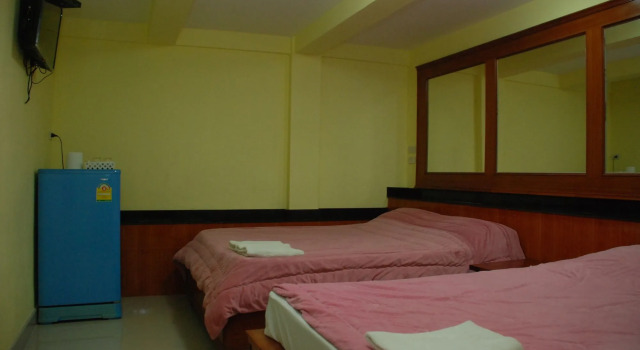 Sirasit 999 Mansion, Rezervovat Hotel Hotely v Petchaburi s parkováním, Parkování