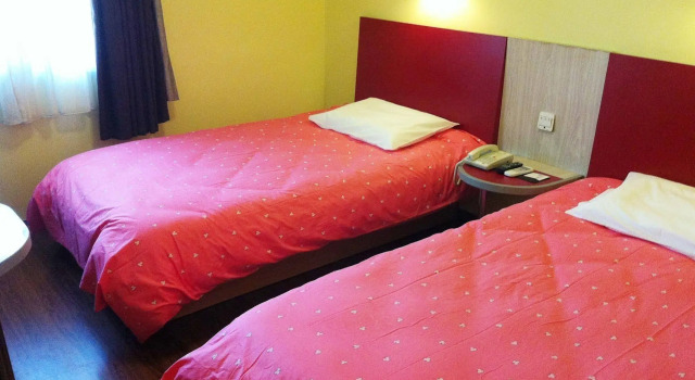 Home Inn Lijiang Fuhui Road, Забронировать Отель Лицзян Юньнань, рядом с Улица Сквер-стрит Древнего города Даянь