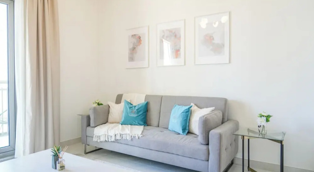 Yogi - Elegant Apartment With Balcony Amidst Vibrant Area