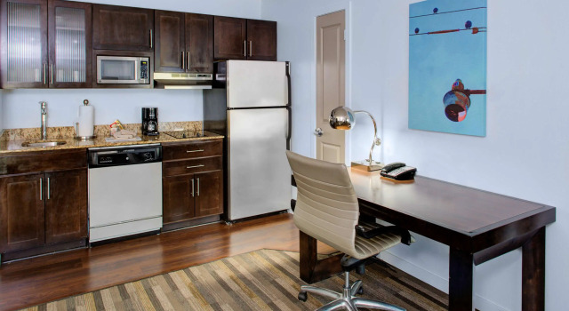 Двухместный люкс c 1 комнатой Hyatt House Raleigh Durham Airport
