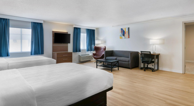 Четырёхместный номер Standard Baldwin Inn & Suites, SureStay Collection by Best Western
