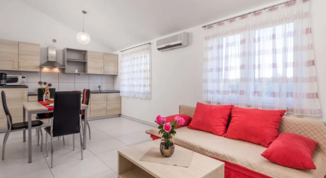 Apartment Romana Bardonecchia 10217, Varaa Huoneisto Hotellit Kvarner Islands uima-altaalla, Uima-allas