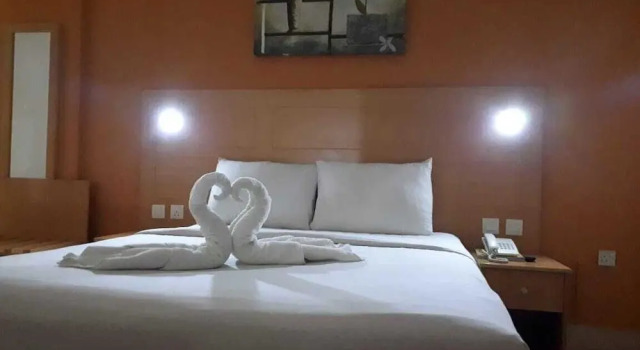 Al Salam Inn Hotel Suites, Rezervați Hotel Hoteluri în Al Ḩayrah cu parcare, Parcare