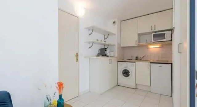 Comfortable 1 Bdr Downtown - AC & Parking, Забронировать Апартаменты/квартира Отели Ниццы с парковкой, Парковка