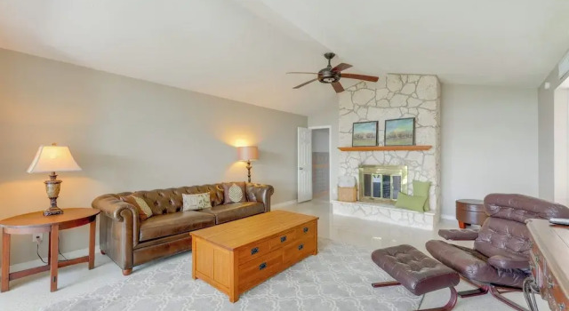 Family Home w/ Stunning Water Views in Tavares!, Boek Hotel Tavares Florida