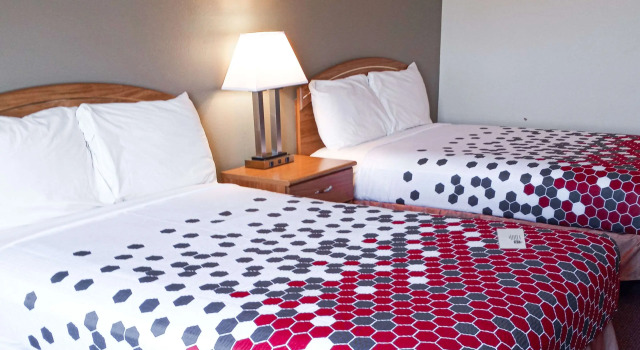 Четырёхместный номер Standard Econo Lodge Maquoketa