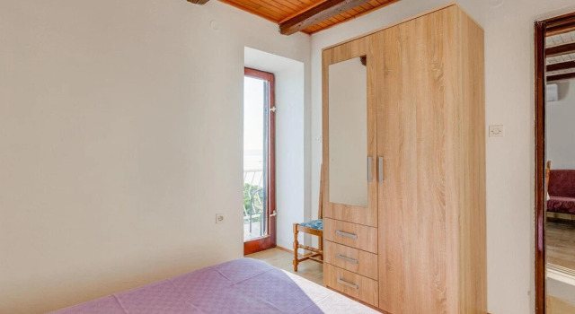 Stunning Apartment in Stara Baska With Wifi and 2 Bedrooms, Prenota Appartamento Hotel a Isole Quarnerine con parcheggio, Parcheggio
