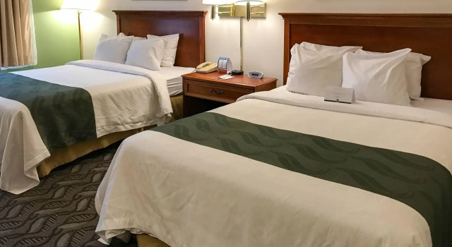 Четырёхместный номер Standard Quality Inn Holland - Toledo