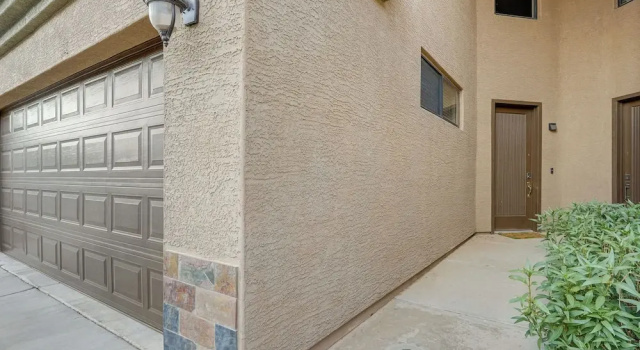 1 Mi to Golf: Lake-view Condo w/ Pool in Chandler!, Забронировать Апартаменты/квартира Чандлер 