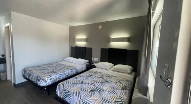 Четырёхместный номер Deluxe Motel 6 Denton, TX - UNT