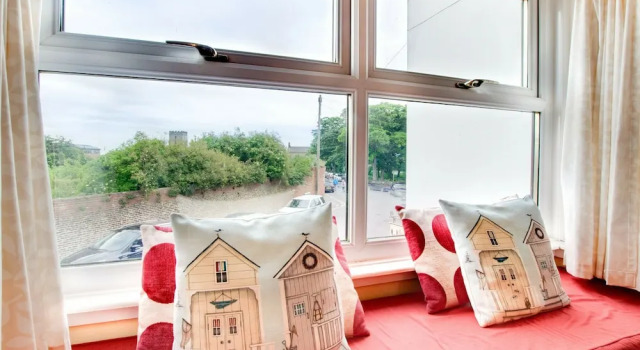 A Delightful Coastal Apartment Near the Beach