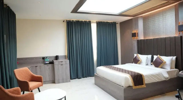 Студия Srinivas Saffron Hotel