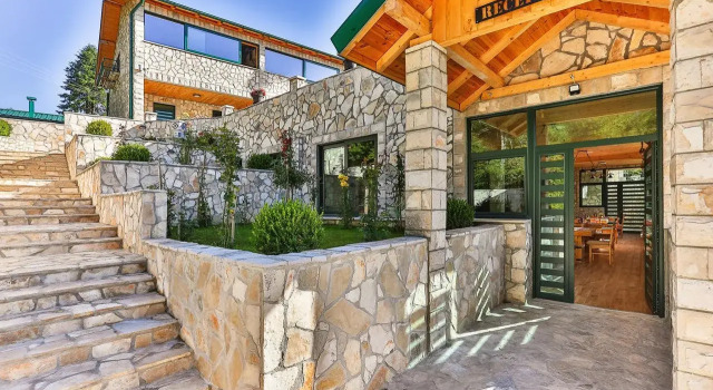 Garni Hotel Elite Resort, Book Apartment Hotels in Kolasin County with Parking, Parking
