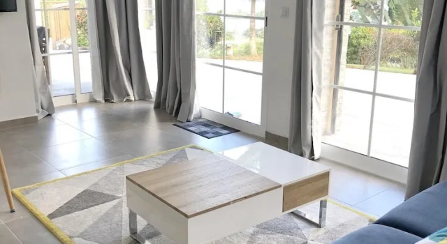 House With 2 Bedrooms in La Trinité, With Wonderful sea View, Pool Acc, Đặt Khách sạn Khách sạn ở La Trinite có hồ bơi, Hồ bơi