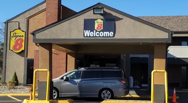 Super 8 by Wyndham Kansas City Airport North, Boek Hotel Kansas City Missouri